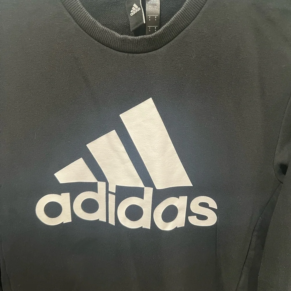 Adidas logo crewneck, black pullover sweatshirt